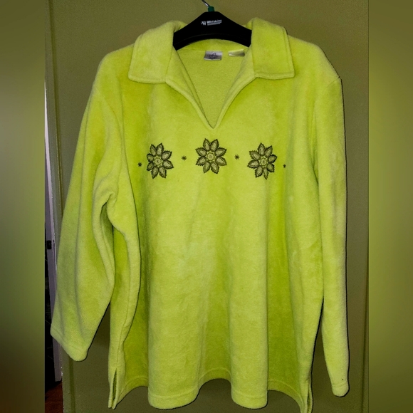 Very vibrant, warm, bright pullover. Made by Just My Size - Picture 1 of 2